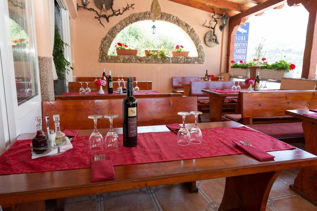 Bed And Breakfast Taverna Miskovic Pag Town Exterior foto