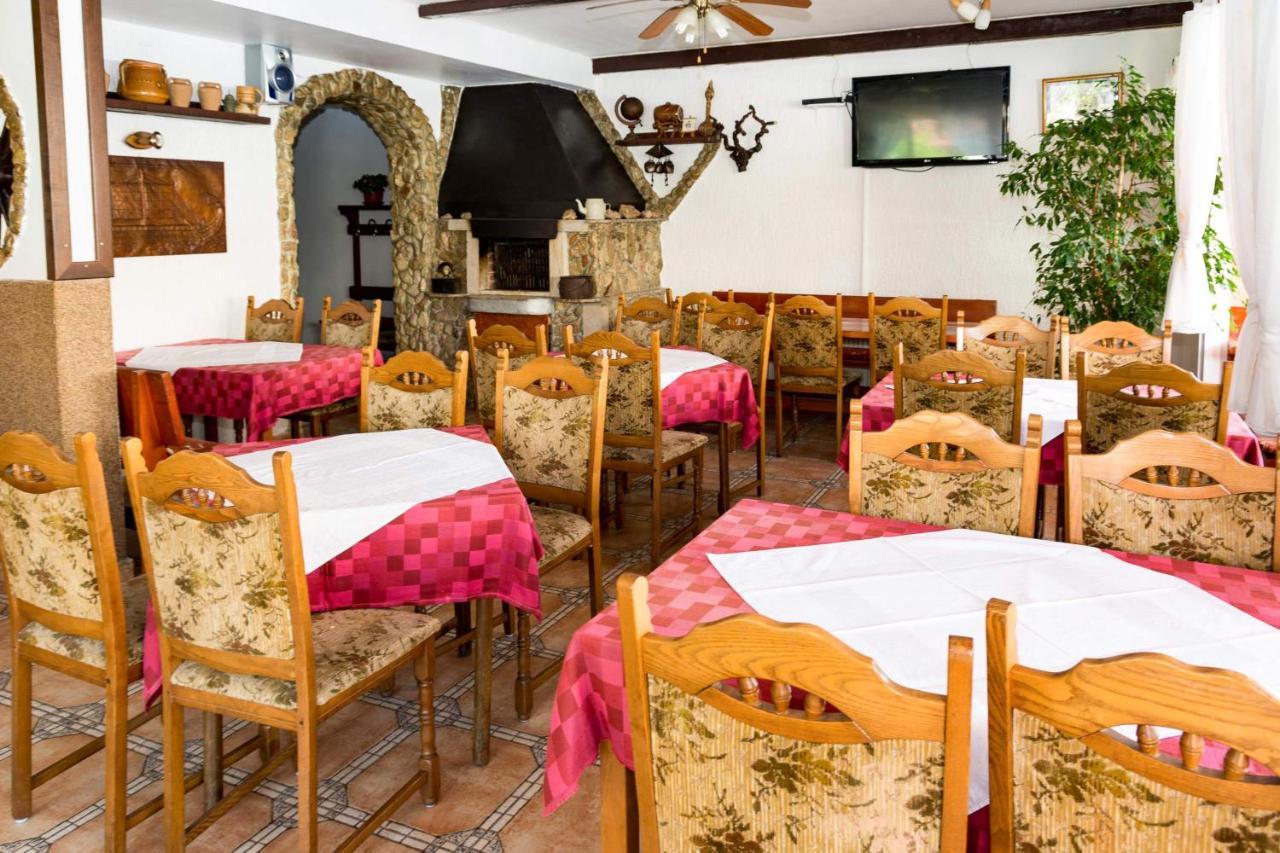 Bed And Breakfast Taverna Miskovic Pag Town Exterior foto